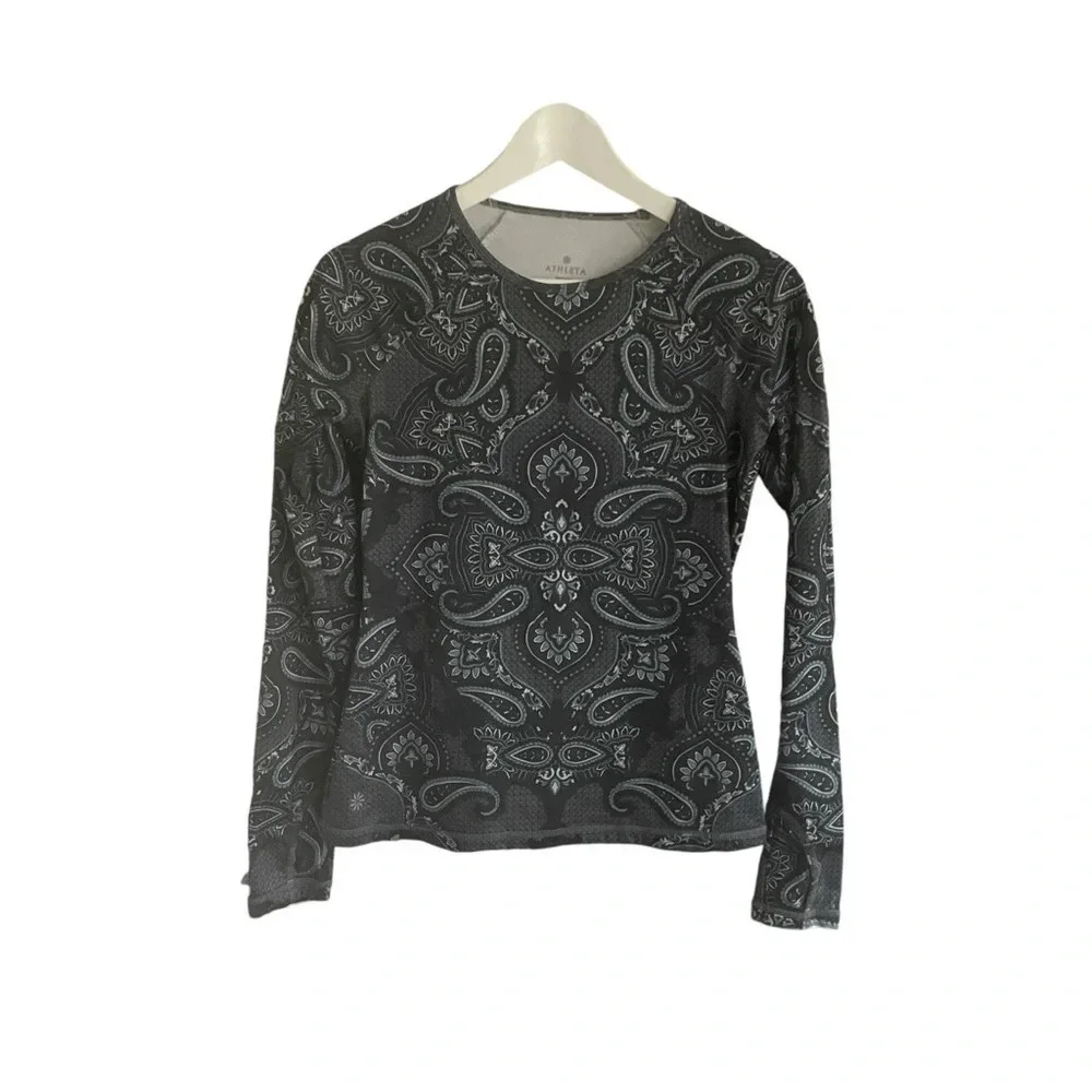 Athleta Sierra Nevada Top Womens Size XS Blue Paisley Long Sleeve Thumbholes Run - Picture 2 of 7